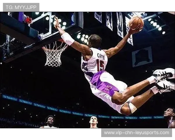 NBA球星反手扣篮罕见画面：巅峰瞬间与无与伦比的天赋